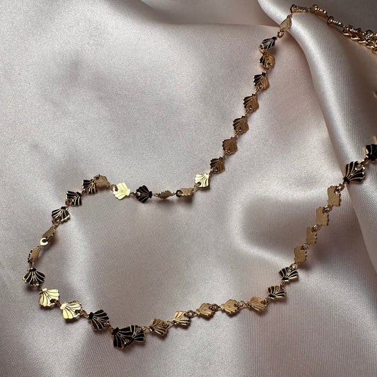 Elara Shell Choker Necklace