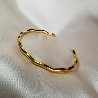 Vivienne Wave Bangle