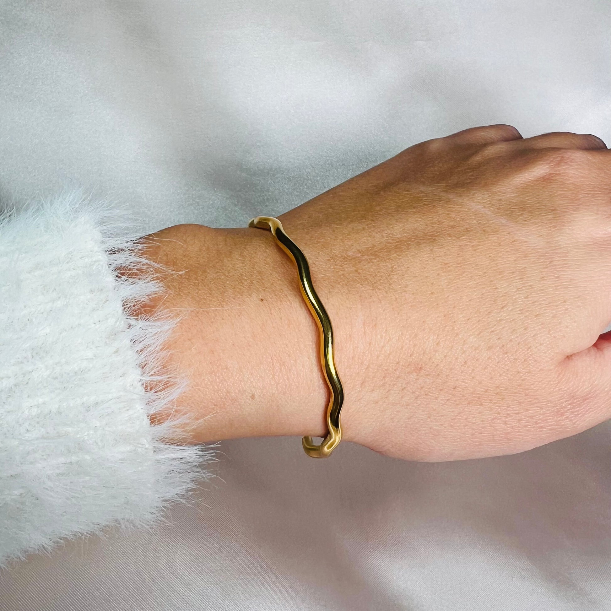 Vivienne Wave Bangle